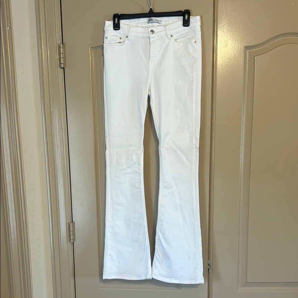Zara women’s size 4 flared white jeans